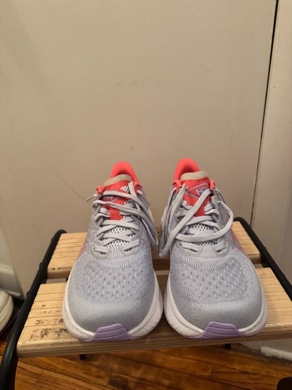 Women's HOKA Mach 6 Road-Running Shoes in the Pale Dusk/Gull Size 9.